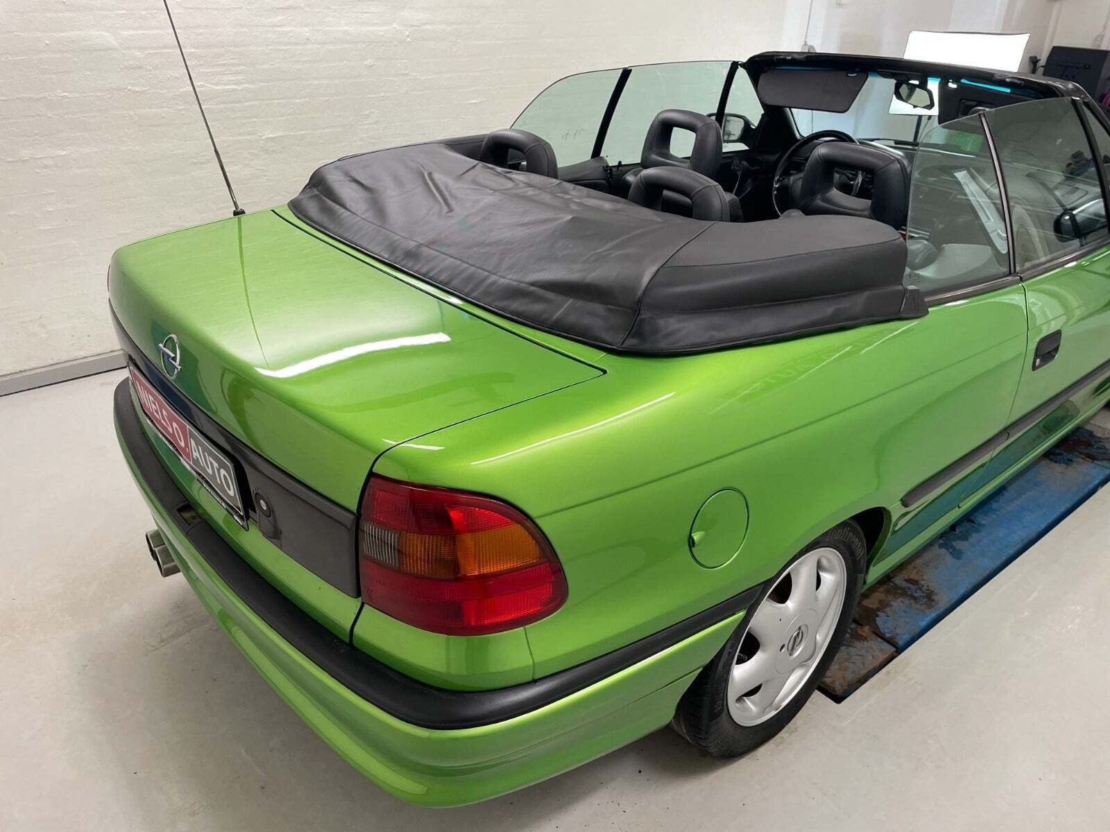 Grøn Opel Astra fra 1997