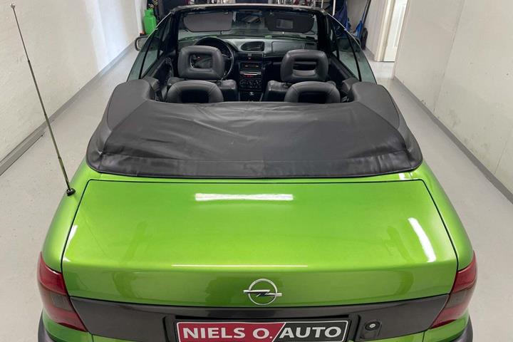Grøn Opel Astra fra 1997