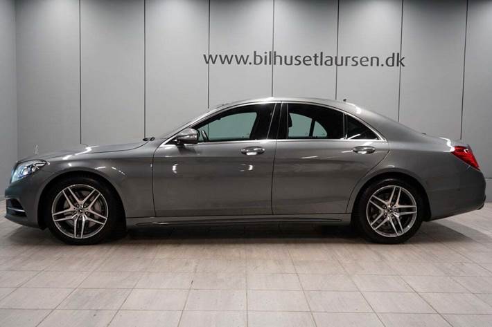 Grå Mercedes S350 d fra 2017 set udefra