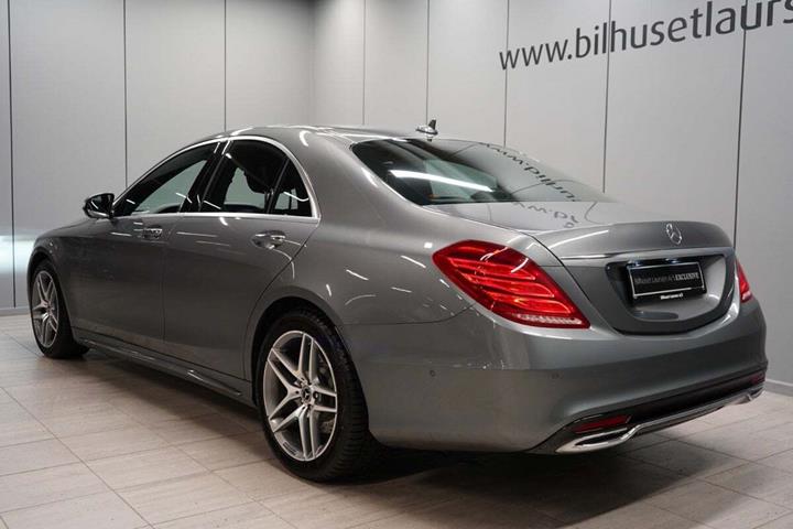 Grå Mercedes S350 d fra 2017 set udefra