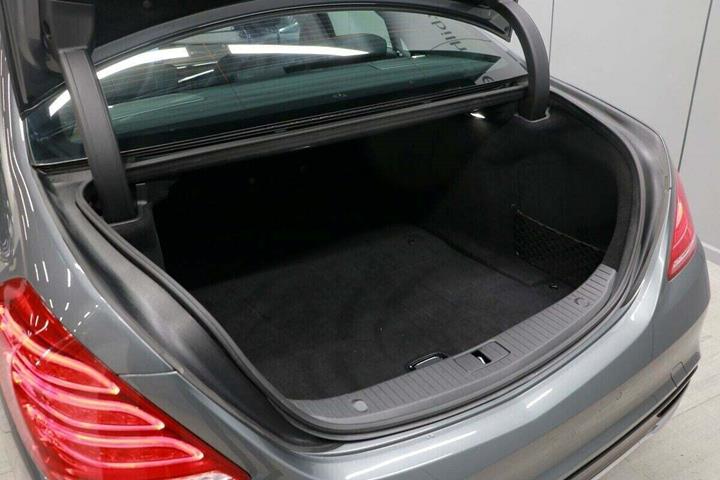 Grå Mercedes S350 d fra 2017 set udefra