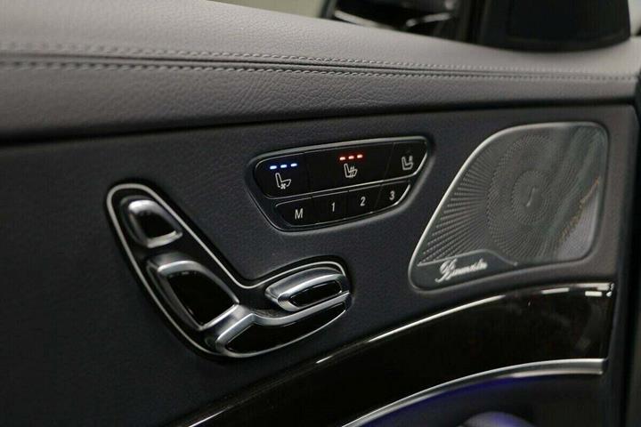 Grå Mercedes S350 d fra 2017 set indefra