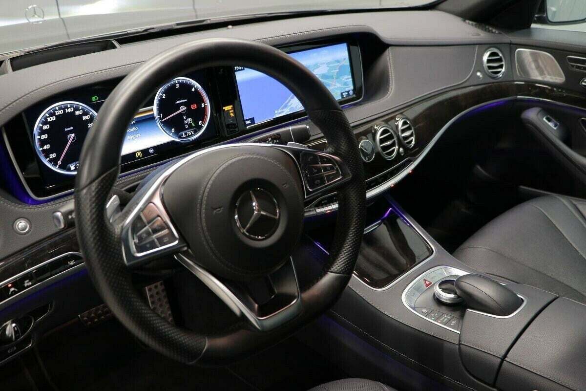 Grå Mercedes S350 d fra 2017