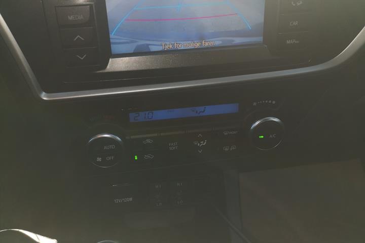 Blå Toyota Auris fra 2015