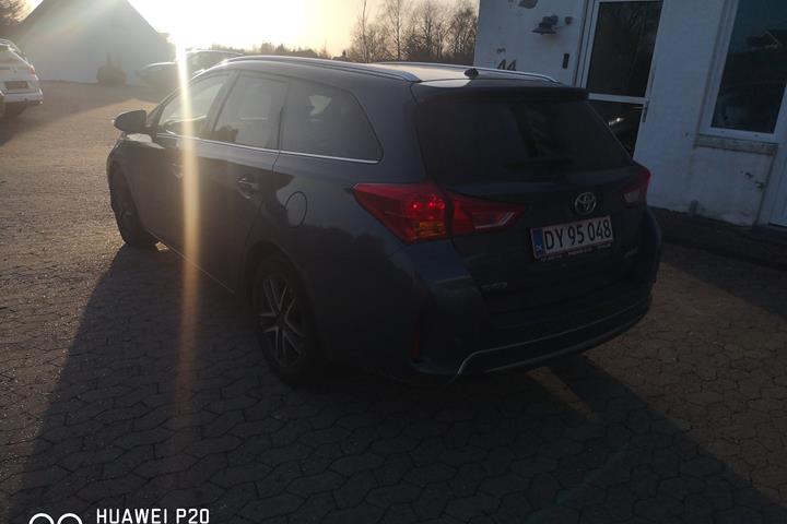 Blå Toyota Auris fra 2015
