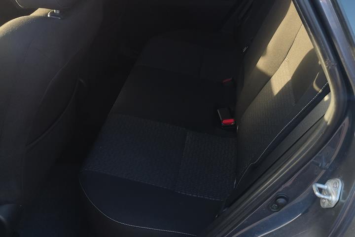 Blå Toyota Auris fra 2015