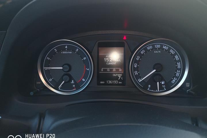 Blå Toyota Auris fra 2015