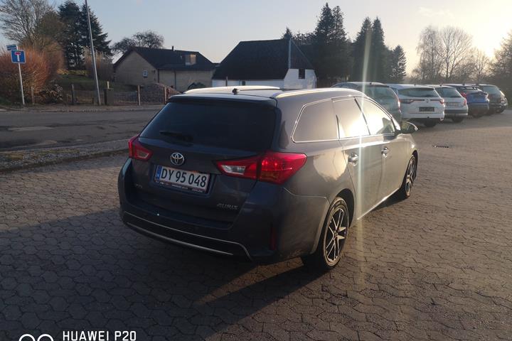 Blå Toyota Auris fra 2015