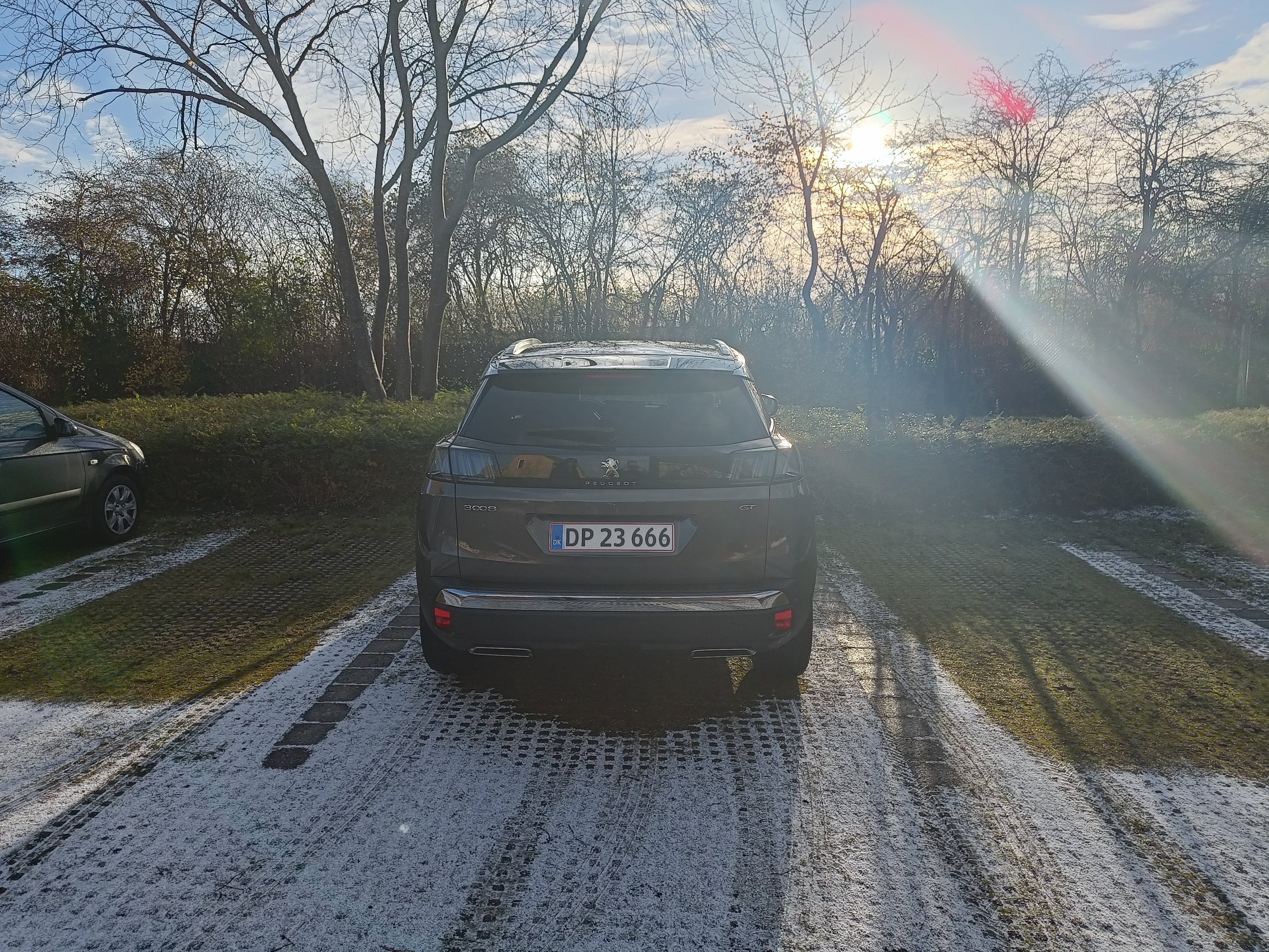 Grå Peugeot 3008 fra 2023