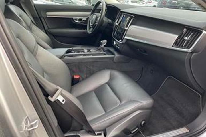 Grå Volvo S90 fra 2020