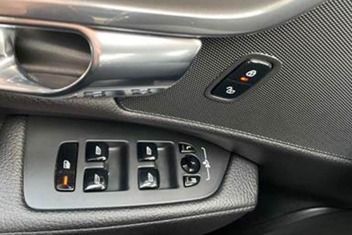 Grå Volvo S90 fra 2020