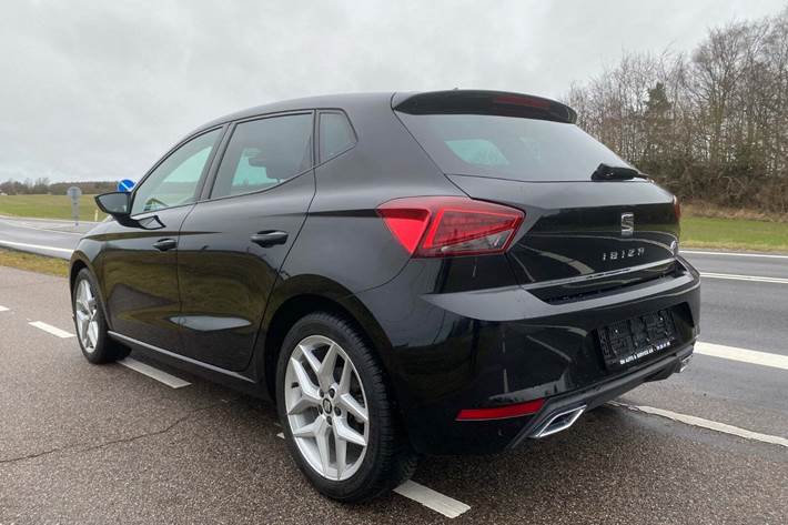 Sort Seat Ibiza fra 2021 set udefra