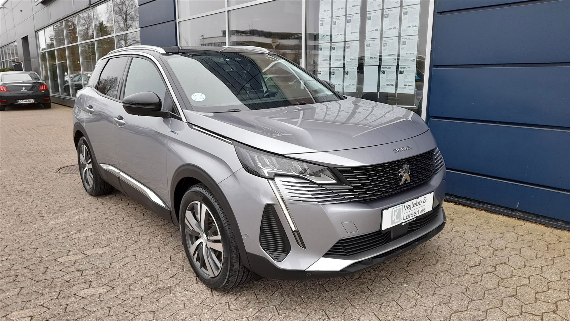 Grå Peugeot 3008 fra 2020