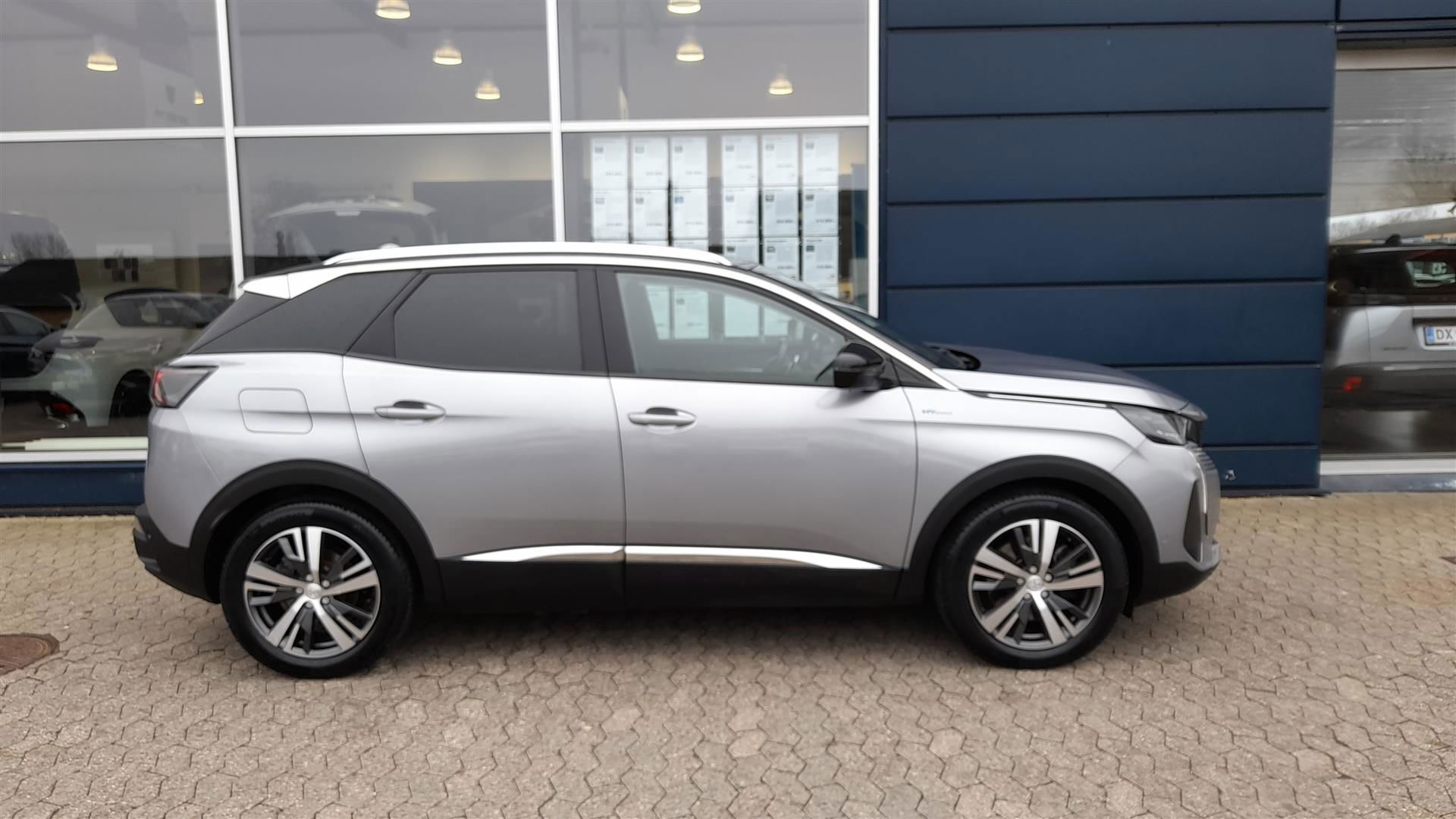 Grå Peugeot 3008 fra 2020