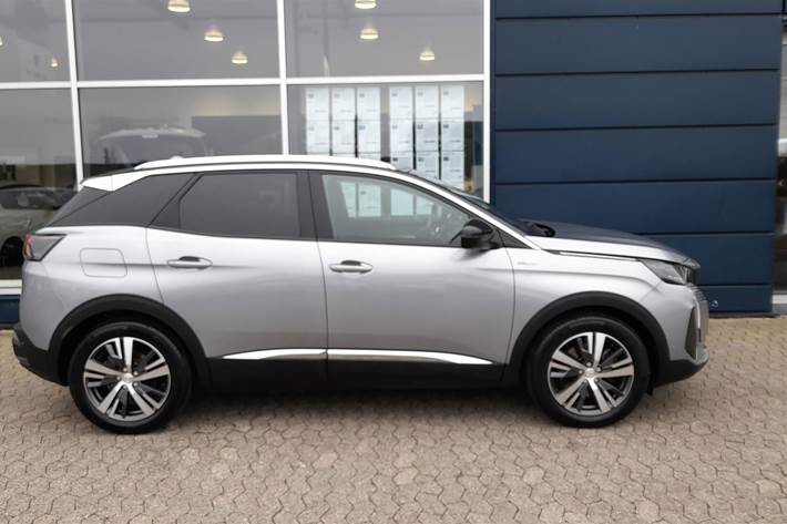 Grå Peugeot 3008 fra 2020