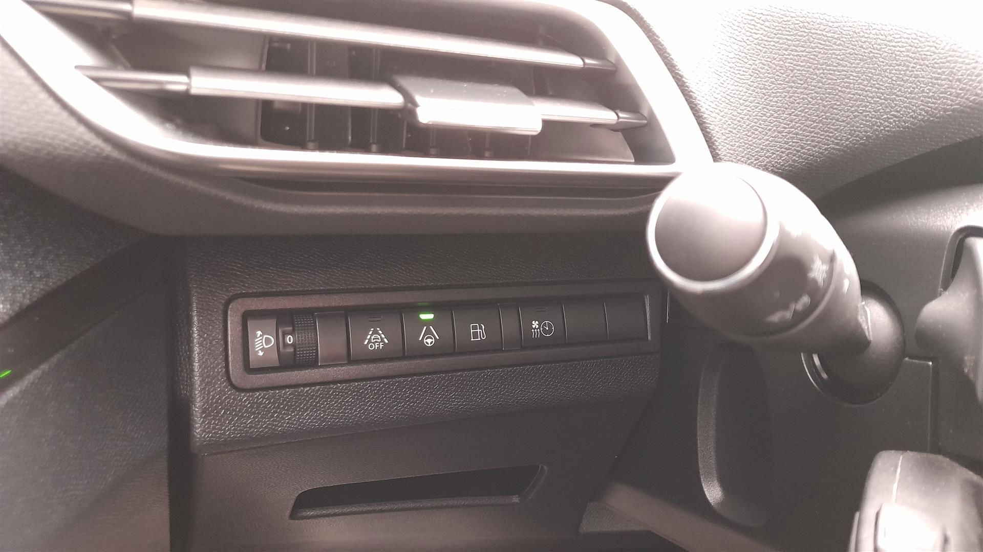 Grå Peugeot 3008 fra 2020