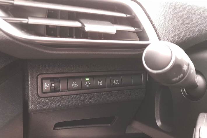 Grå Peugeot 3008 fra 2020