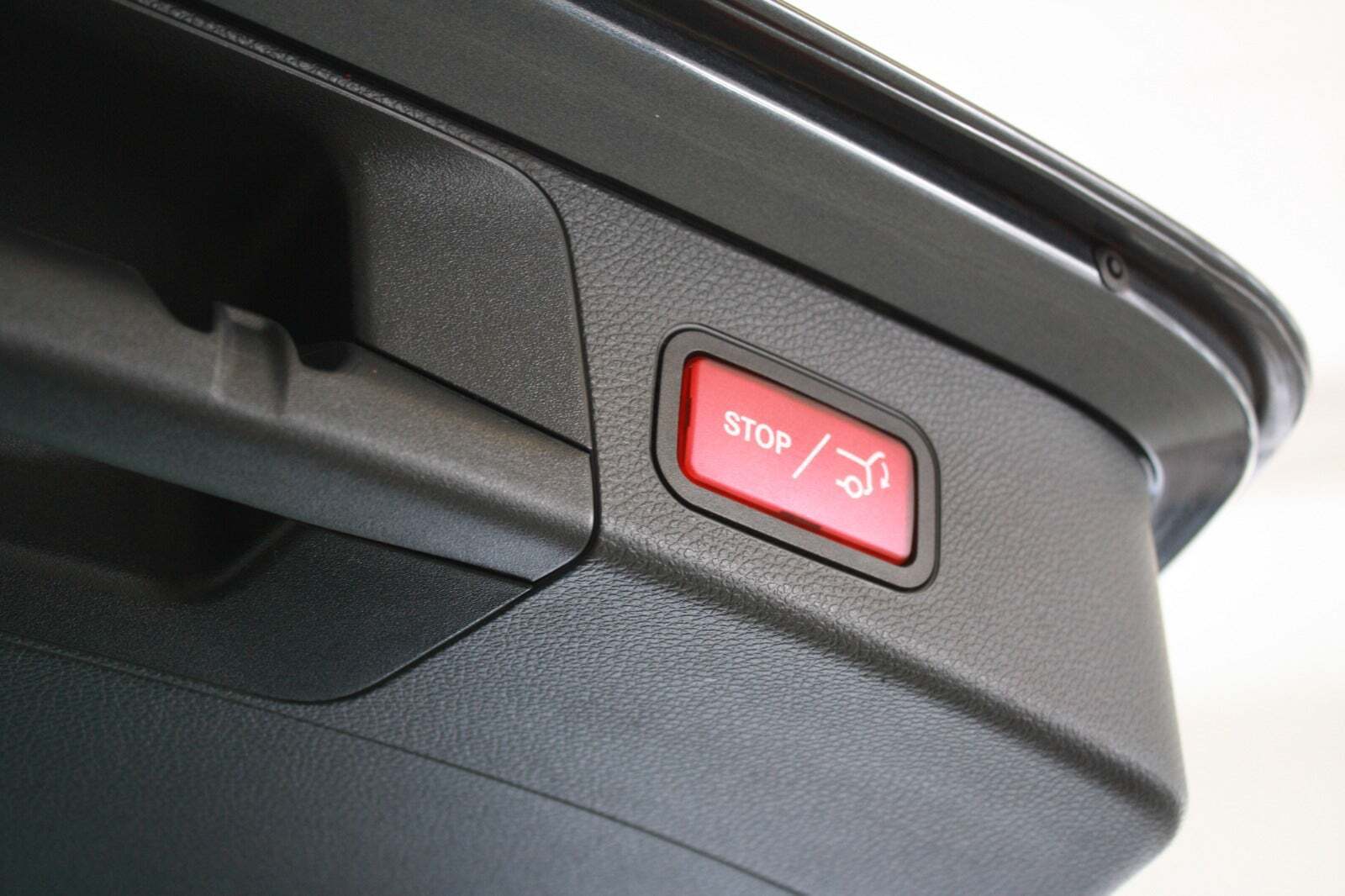 Grå Mercedes C200 fra 2016