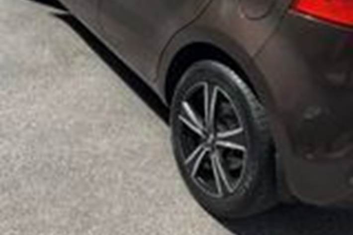 Brun Kia Rio fra 2013