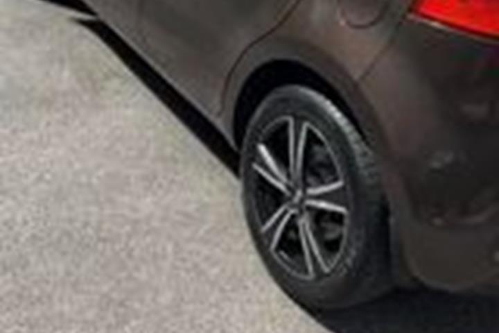 Brun Kia Rio fra 2013