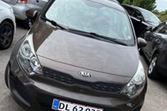 Brun Kia Rio fra 2013