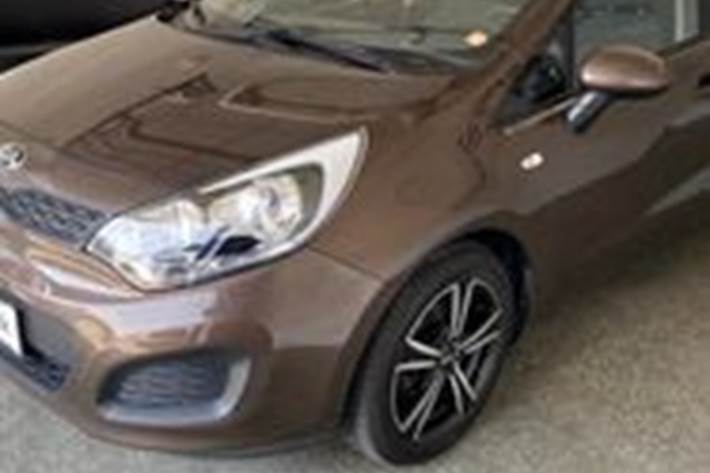 Brun Kia Rio fra 2013
