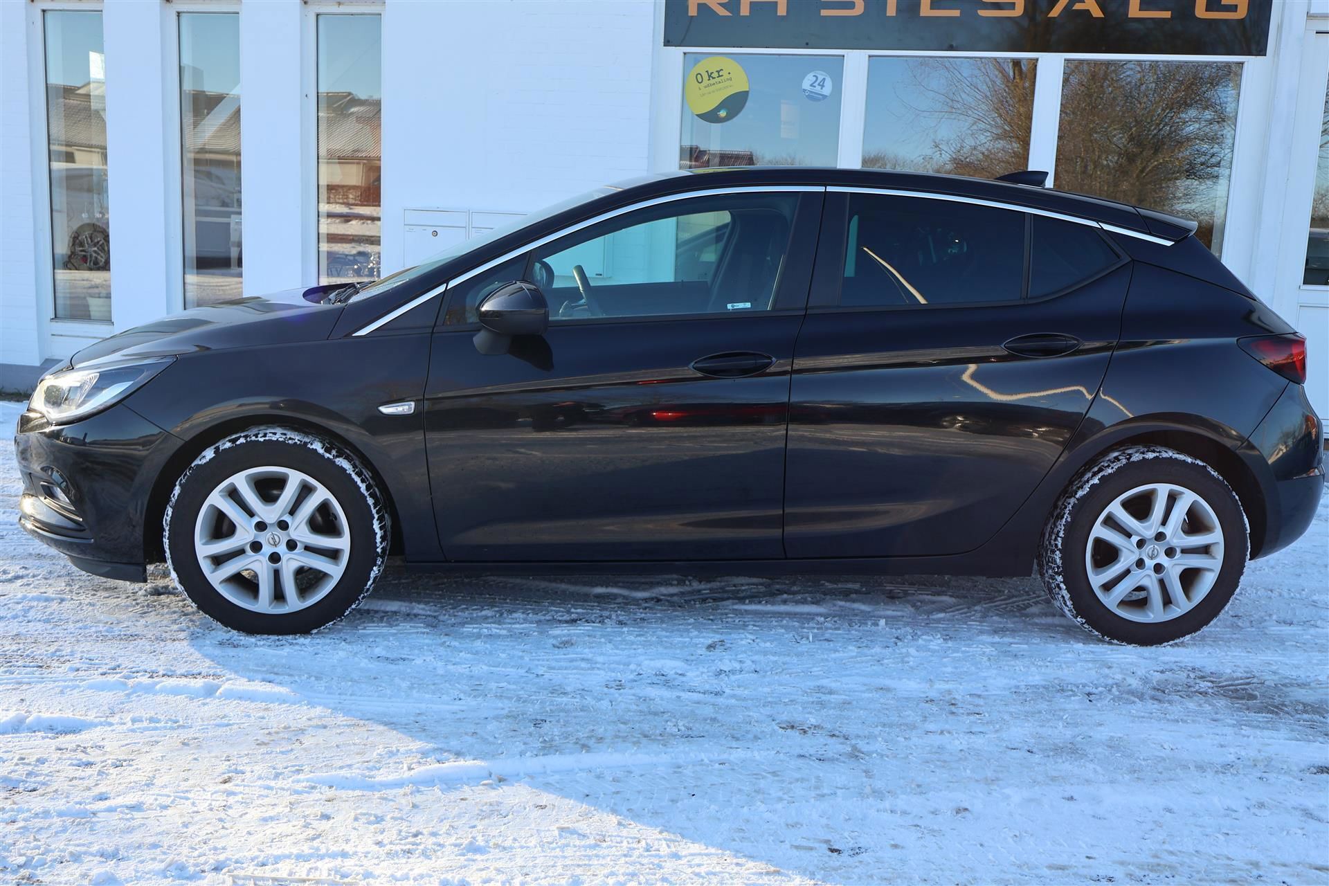 Sort Opel Astra fra 2016
