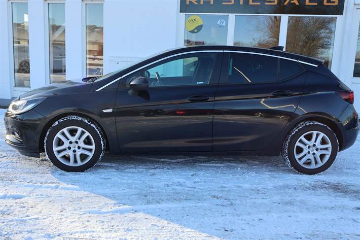 Sort Opel Astra fra 2016
