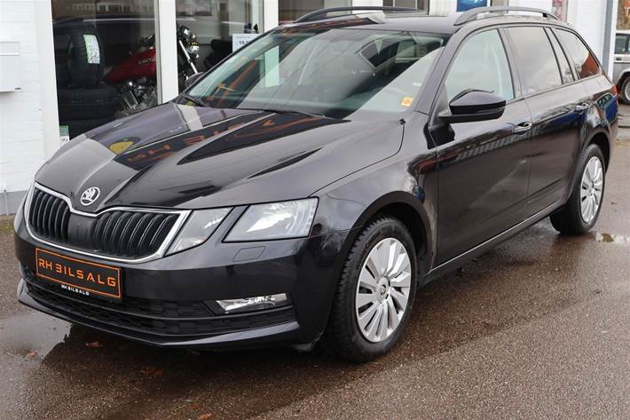 Sort Skoda Octavia fra 2020