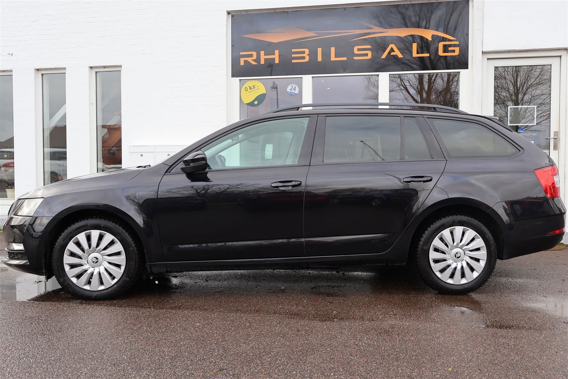 Sort Skoda Octavia fra 2020