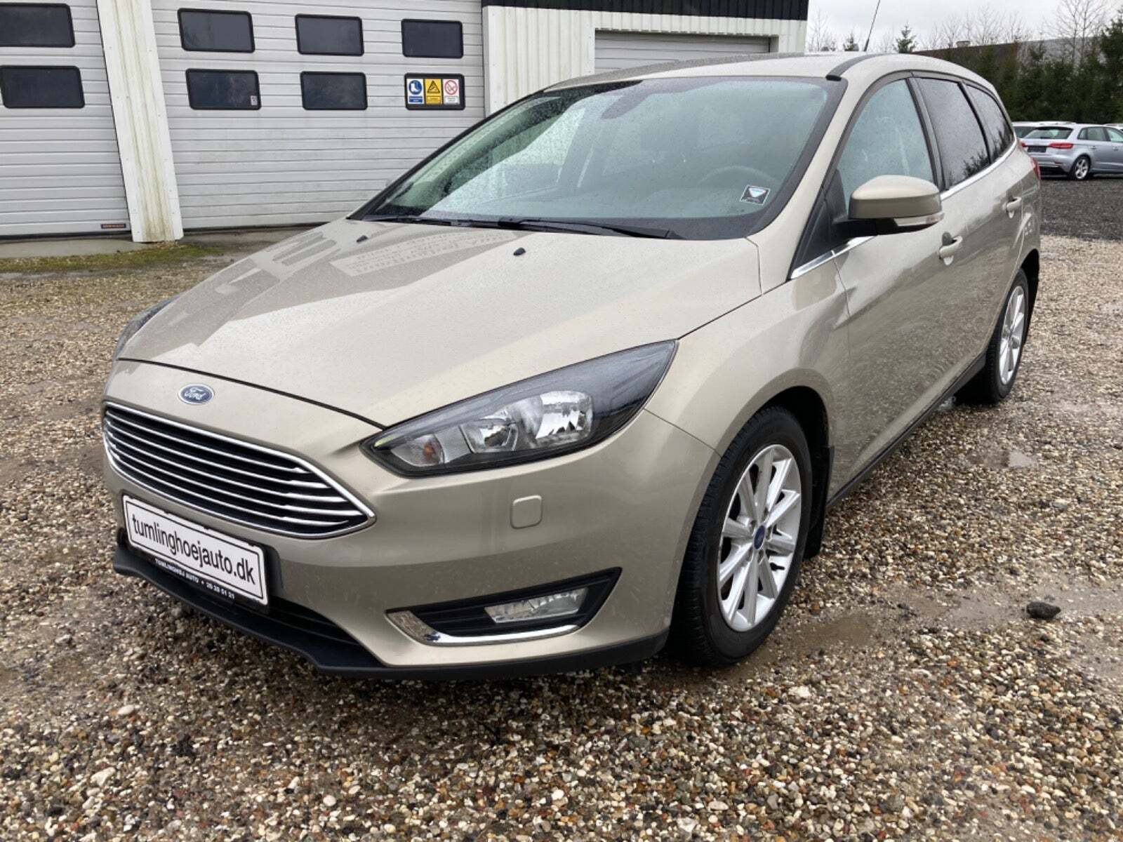 Beige Ford Focus fra 2016