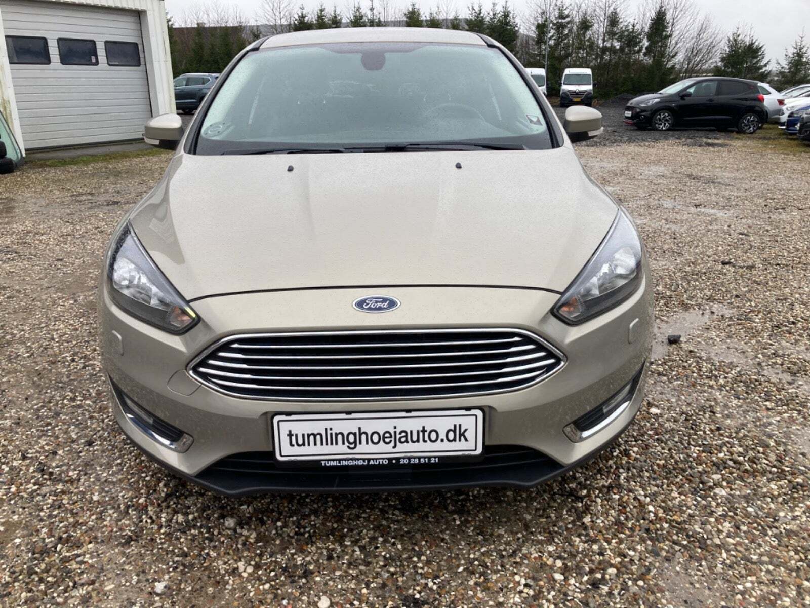 Beige Ford Focus fra 2016