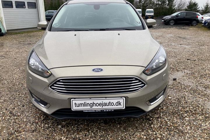 Beige Ford Focus fra 2016