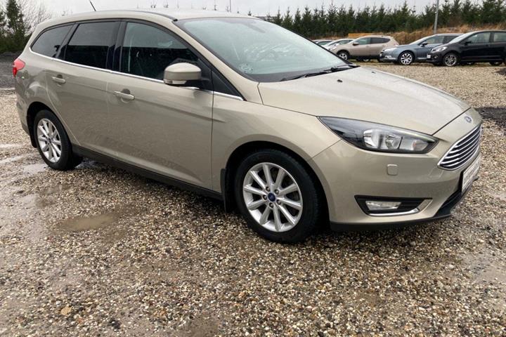 Beige Ford Focus fra 2016