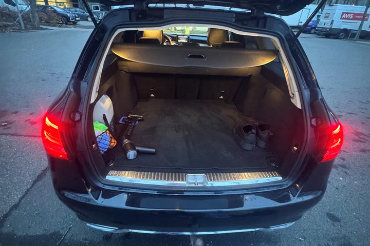 Sort Mercedes C220 fra 2014