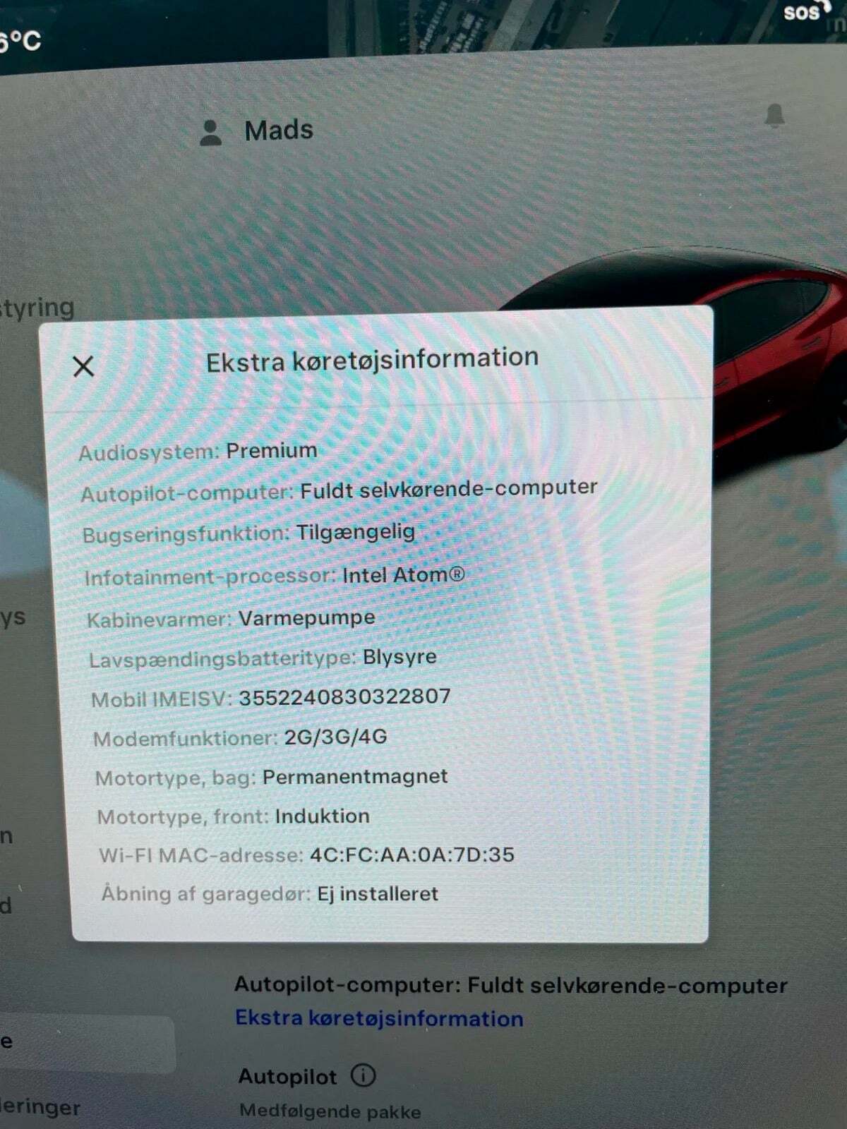 Rød Tesla Model 3 fra 2021