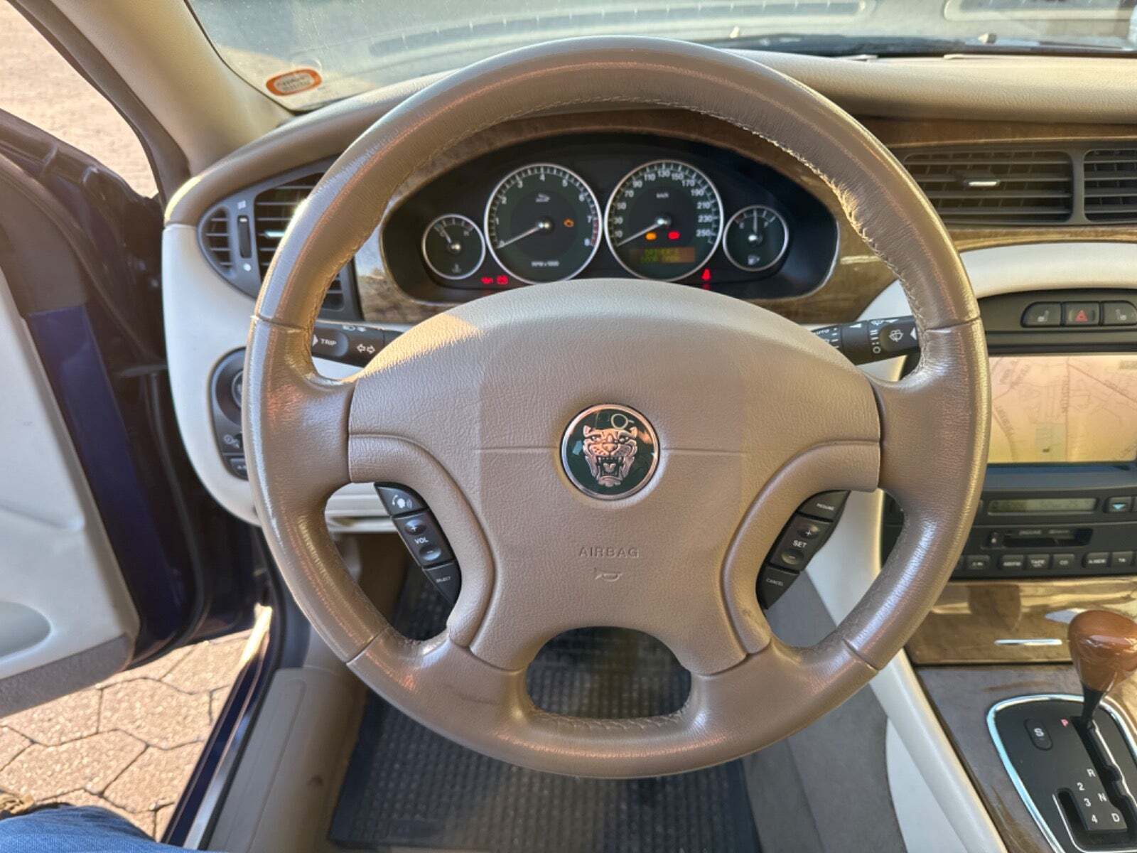 Blå Jaguar X-type fra 2001