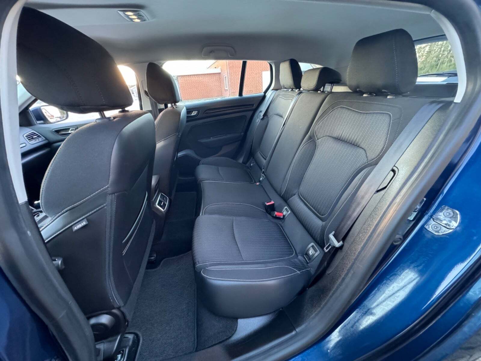 Blå Renault Megane IV fra 2017