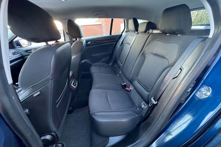 Blå Renault Megane IV fra 2017