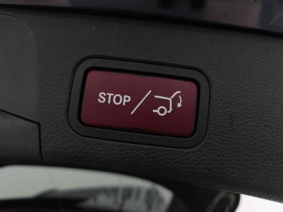 Hvid Mercedes C300 de fra 2021