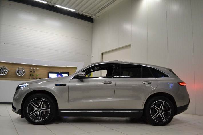 Grå Mercedes EQC400 fra 2021