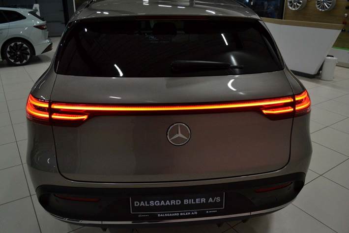 Grå Mercedes EQC400 fra 2021