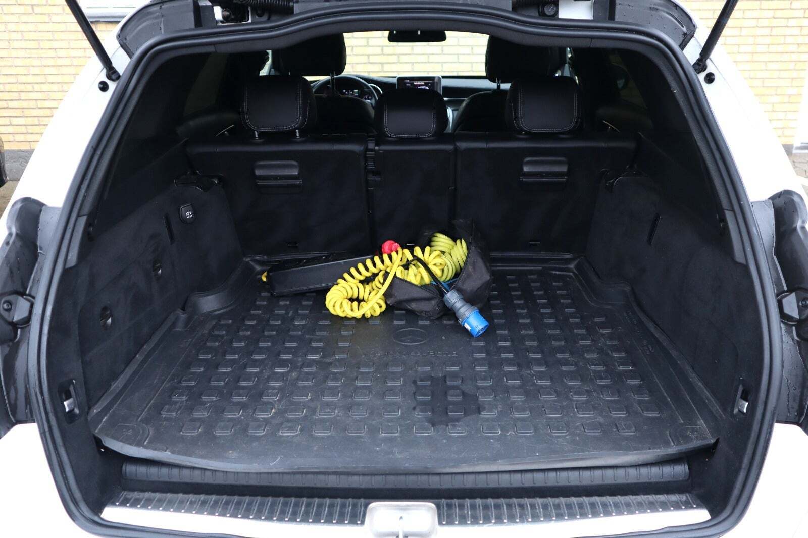 Hvid Mercedes C350 e fra 2016