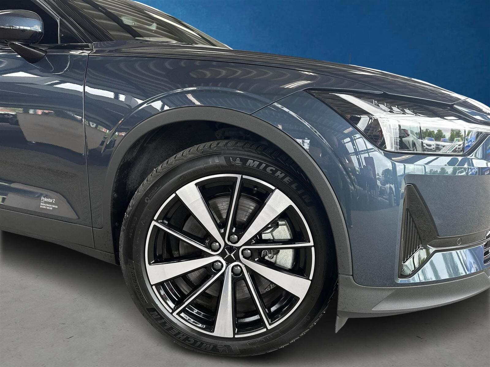 Blå Polestar 2 fra 2021