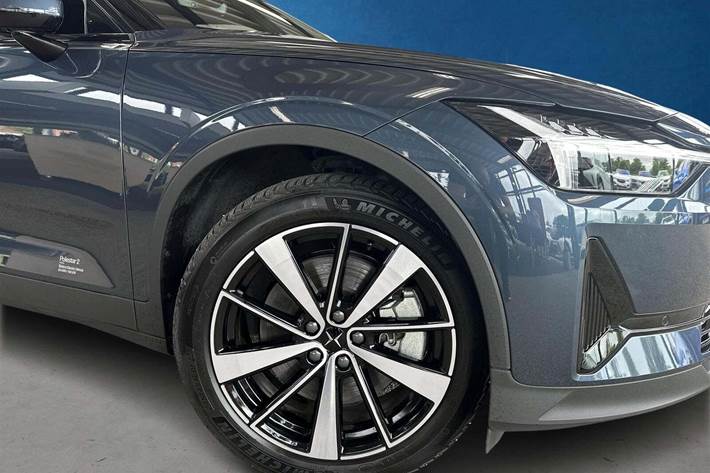 Blå Polestar 2 fra 2021