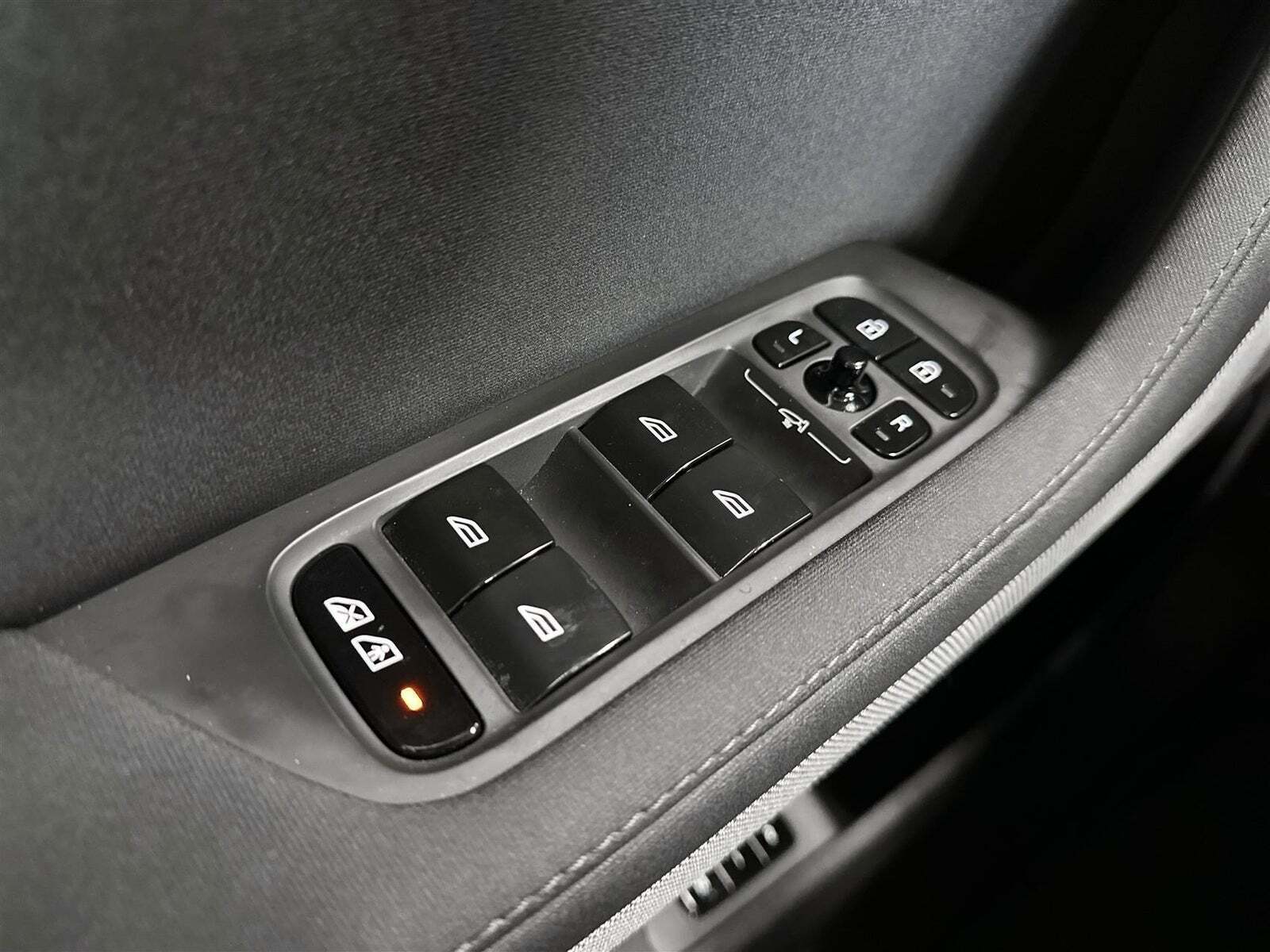 Blå Polestar 2 fra 2021