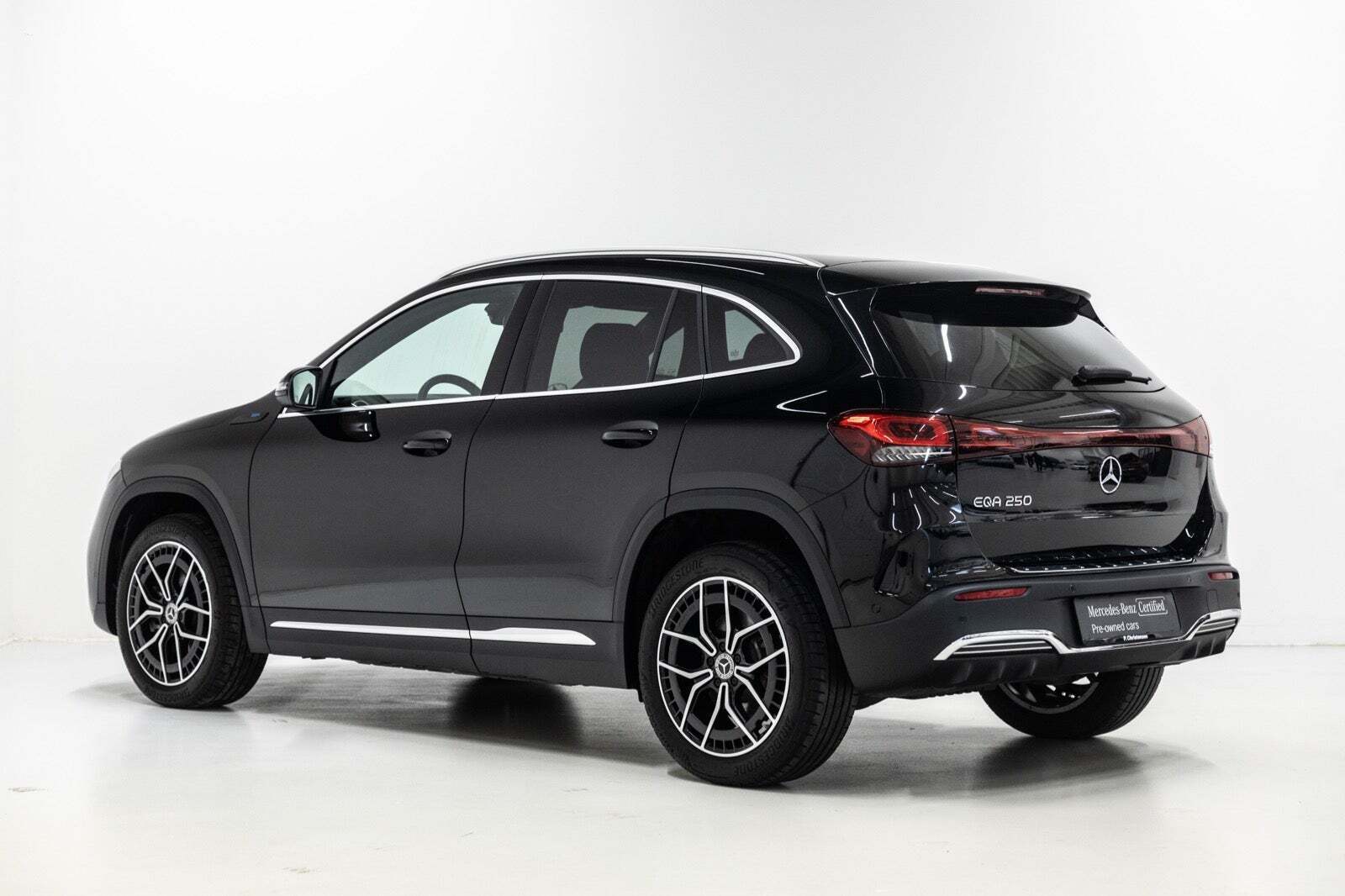 Sort Mercedes EQA250 fra 2023