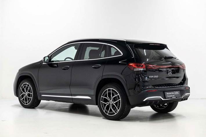 Sort Mercedes EQA250 fra 2023