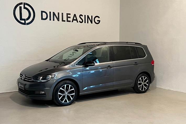 Grå VW Touran fra 2019