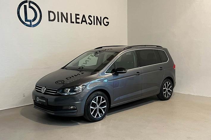 Grå VW Touran fra 2019